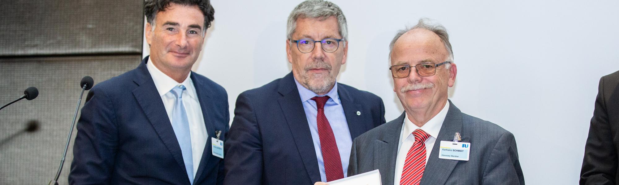 IRU recognises industry legend, Prof. Dr. Karlheinz Schmidt 