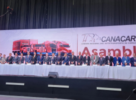 IRU member CANACAR discussed the role of women in Mexico’s trucking industry and elected new leaders at its General Assembly.