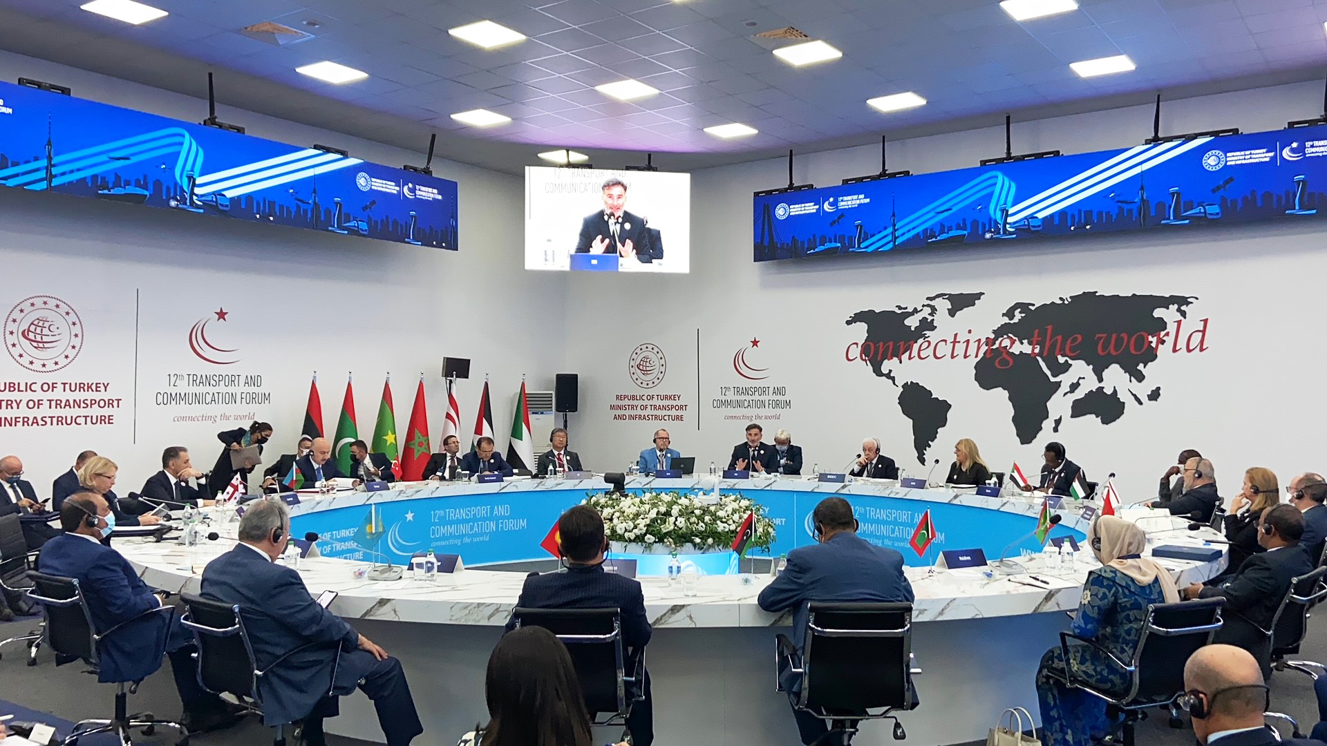 IRU Secretary General Umberto de Pretto has addressed 14 ministers of transport in a closed door round table session during the 12th Transport and Communication Forum, hosted by the Turkish Ministry of Transport