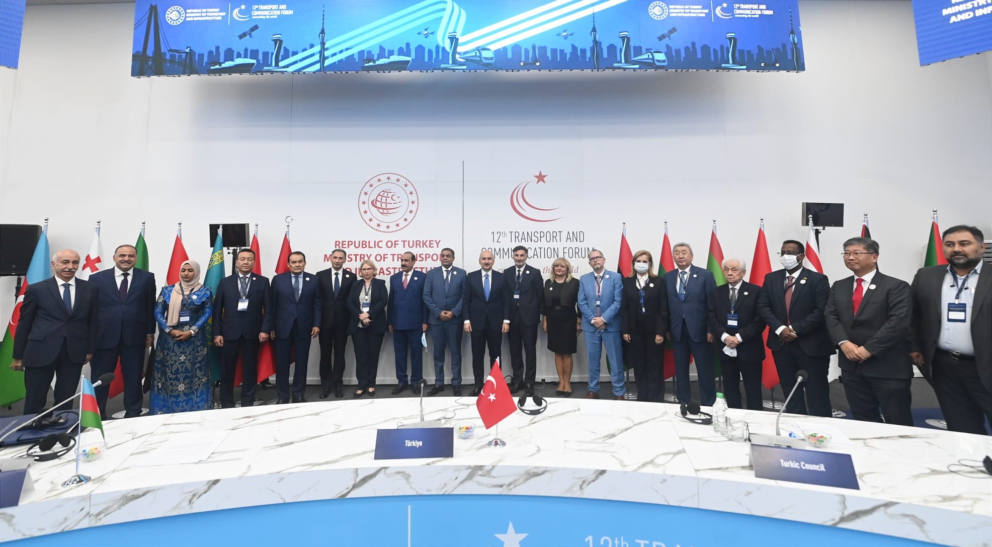 IRU Secretary General Umberto de Pretto has addressed 14 ministers of transport in a closed door round table session during the 12th Transport and Communication Forum, hosted by the Turkish Ministry of Transport