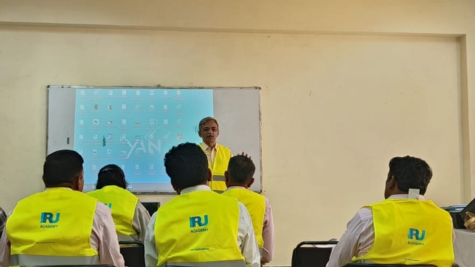 India rolls out internationally recognised truck driver training ...