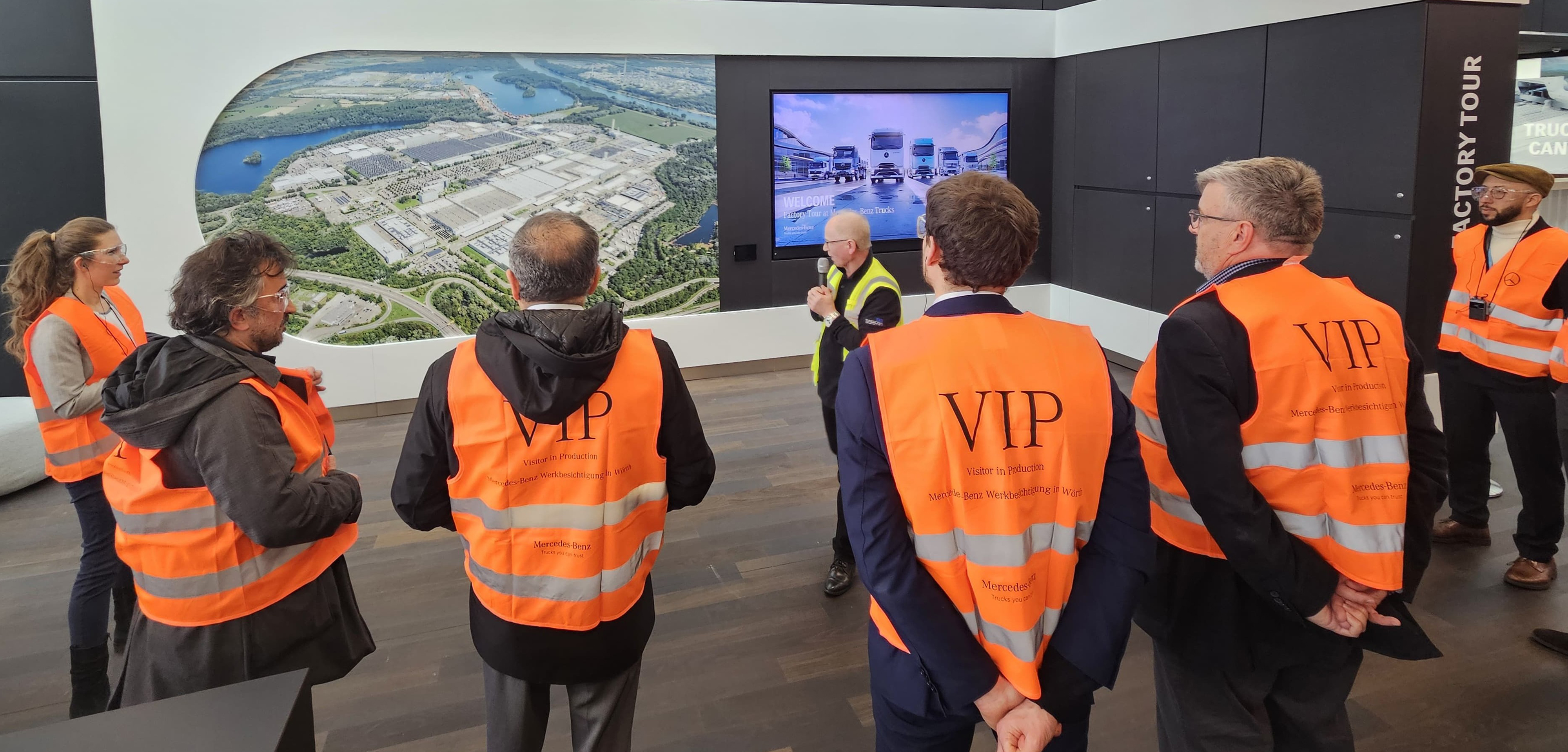 IRU Technology and Innovation Roundtable at Daimler pushes interoperability