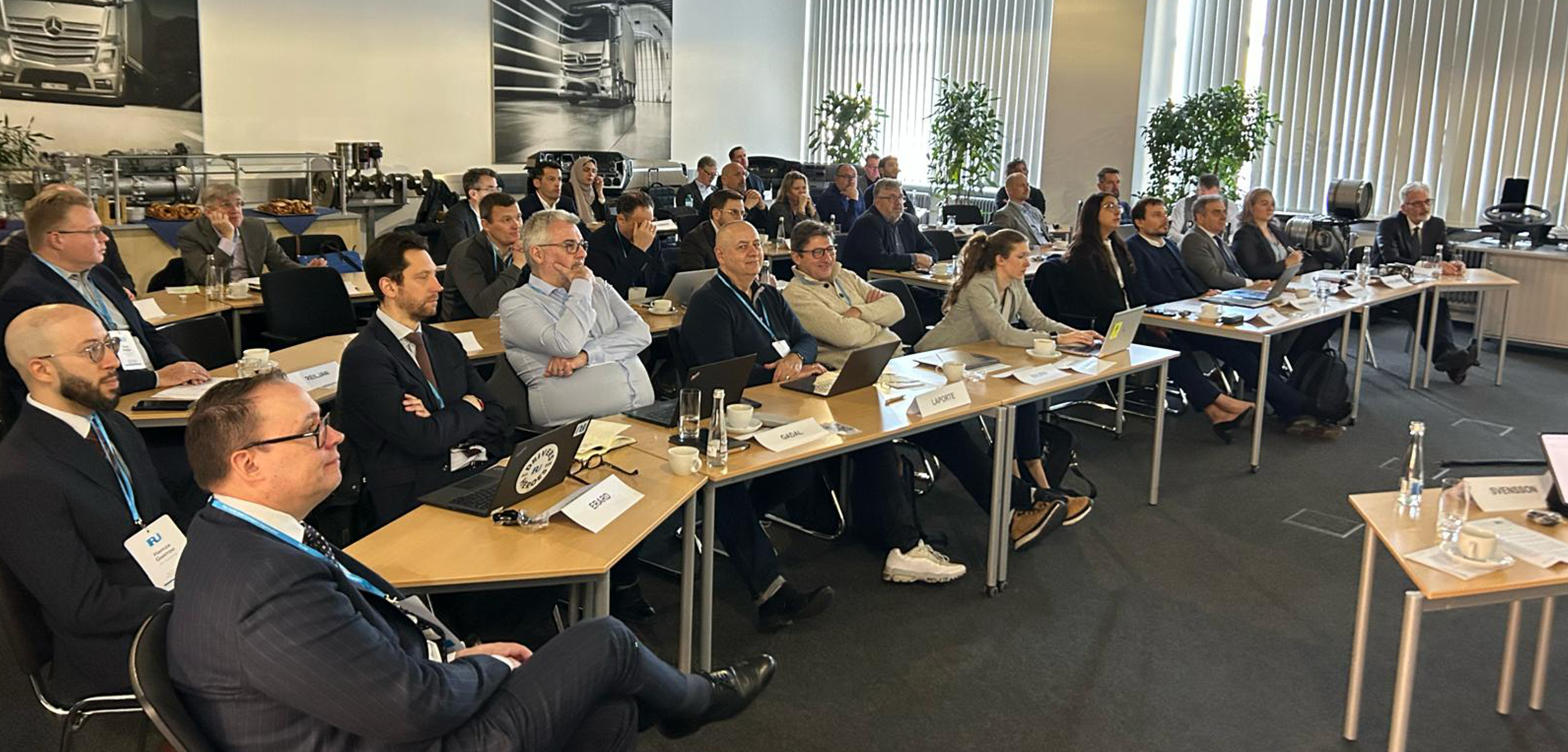 IRU Technology and Innovation Roundtable at Daimler pushes interoperability