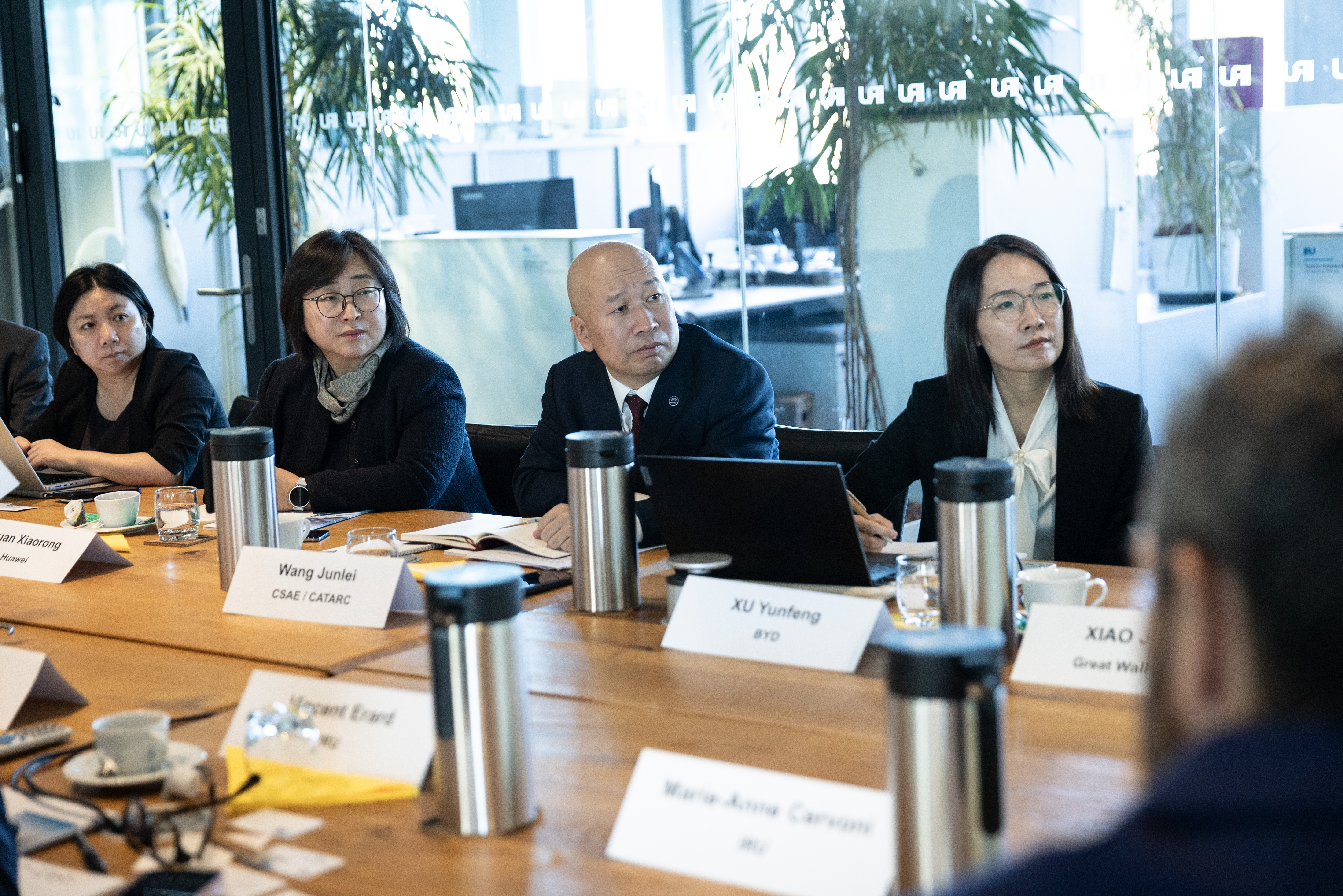IRU and Chinese automotive leaders explore common ground