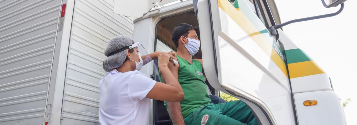 IRU emergency call for action on COVID-19 vaccinations for professional drivers