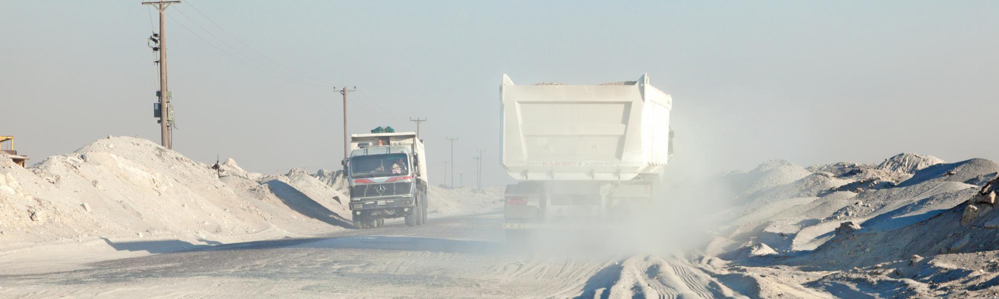 trucks kuwait desert dust