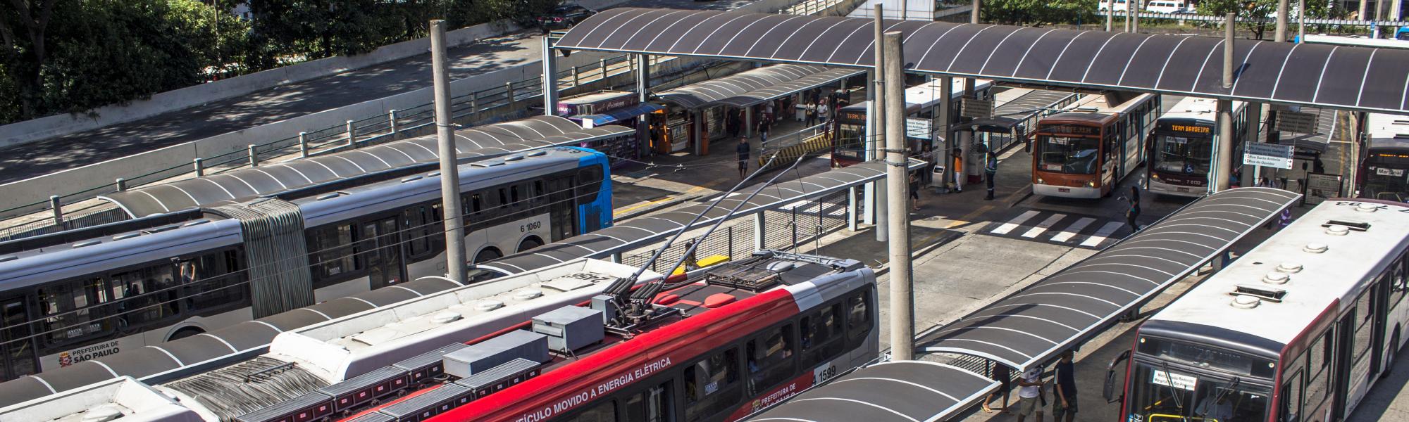 buses_parked_in_bus_terminal