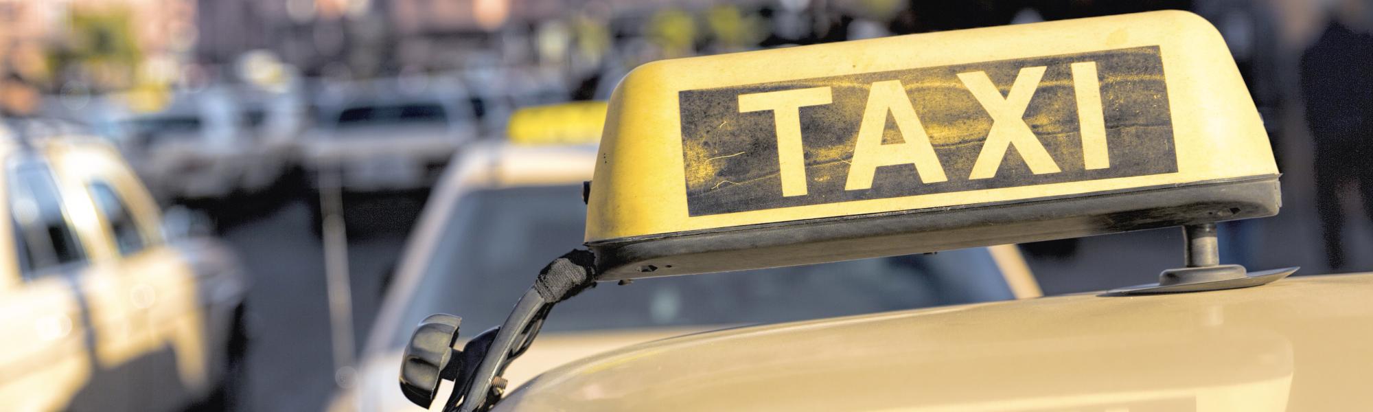 taxi_sign_on_roof_of_cab