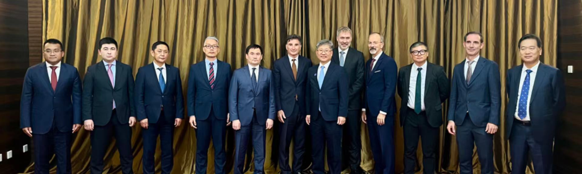 Why road transport is the way to go for countries across Asia – and how IRU’s Secretary General and China’s Vice Minister of Transport see the future of cross-border trade. 