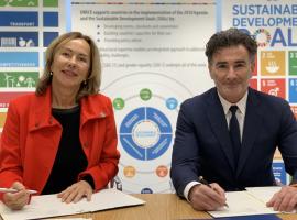 IRU and UNECE sign new eTIR MoU on paperless and contactless transit