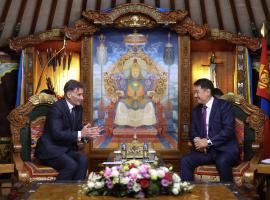 Президент Монголии и представители IRU обсудили вопросы транспорта и торговли