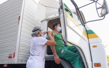 IRU sends distress call to WHO and governments on COVID-19 driver vaccinations