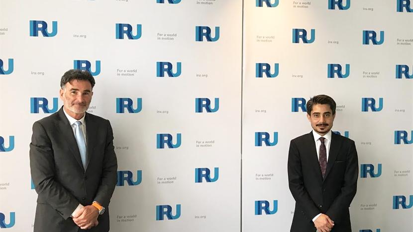 Генеральный секретарь IRU Умберто де Претто и заместитель Министра промышленности и торговли Афганистана Бин Шах.