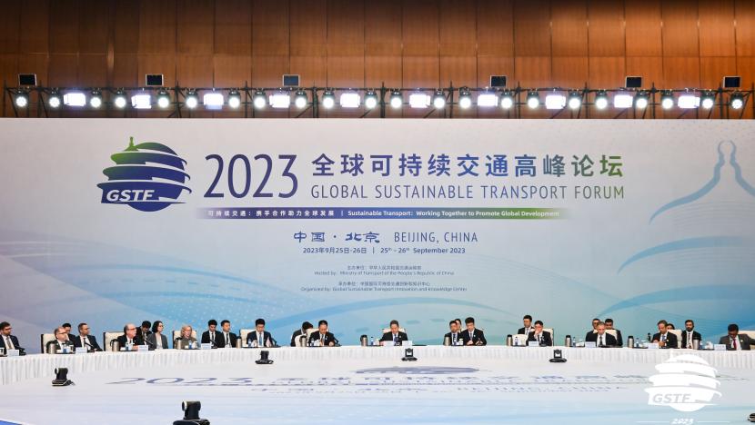 Transport ministers and IRU talk development priorities at major China forum