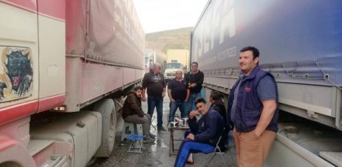 Greek drivers at the Iraqi border